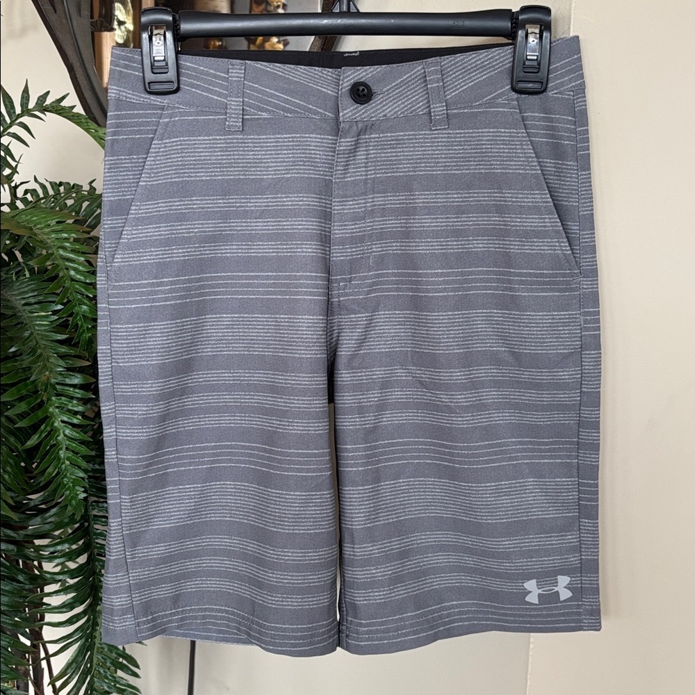 NWOT Under Armour Amphibious Shorts Gray Stripes Golf High Performance Stretch